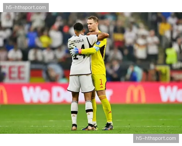 赛后通讯:更衣室里的寂静与走廊里的鼓励,一场平局后的众生相 赛后通讯:更衣室里的寂静与走廊里的鼓励,一场平局后的众生相